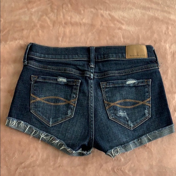 Cute distressed denim shorts A&F - Picture 3 of 3